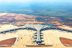 Từ sân bay, cảng biển đến trung tâm dữ liệu: Đừng để khát vọng địa phương làm mờ lợi thế quốc gia