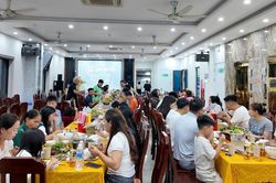 Chủ khách sạn ở Cô Tô mổ lợn rừng đãi gần 50 khách lưu trú khi bão số 1 đổ bộ