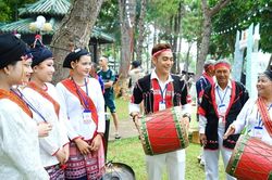 Phá vỡ lệ ngàn đời: Người phụ nữ đầu tiên đánh trống K'toang