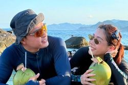 Phương Oanh vào bếp clip hút triệu view, vợ chồng Hồng Đăng tình tứ ở biển