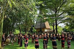 Bảo đảm tôn trọng tính xác thực, toàn vẹn và đặc trưng văn hóa truyền thống các dân tộc thiểu số