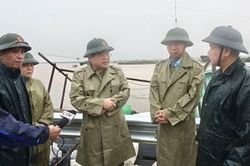 B&iacute; thư Tỉnh ủy Quảng Ninh kiểm tra c&ocirc;ng t&aacute;c khắc phục hậu quả b&atilde;o số 1 tại M&oacute;ng C&aacute;i