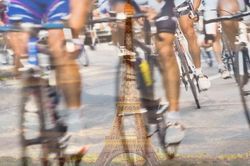 Màn khởi đầu đầy kịch tính của Tour de France 2026