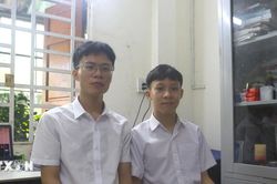 Đôi bạn thân cùng viết tên lên bảng vàng thủ khoa của tỉnh Quảng Trị