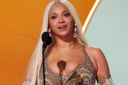 Beyoncé bất ngờ 'đánh úp' người hâm mộ bằng món quà không ai ngờ tới