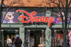 Midjourney phản công Hollywood: Yêu cầu Disney, Universal và Warner Bros. công khai cách tự sử dụng AI