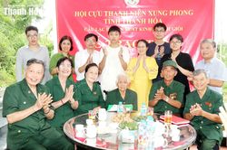 Tặng quà tri ân cựu TNXP khó khăn, gia đình chính sách