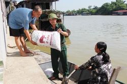 Trao sinh kế, bắc nhịp cầu yêu thương