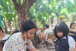 Chạm bằng đôi tay, lớn lên bằng trái tim