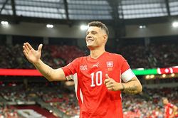 Granit Xhaka từ chối t&aacute;i hợp Xabi Alonso tại Chelsea để viết lịch sử c&ugrave;ng Sunderland