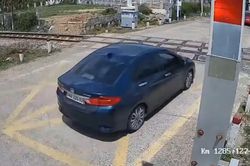 Xử lý nữ tài xế điều khiển ô tô vượt đường sắt khi đèn đỏ đã bật