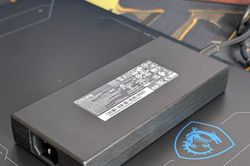 MSI Crosshair A16 HX: Bộ sạc 240W liệu có đủ cho cấu hình Ryzen 9 và RTX 5070?
