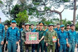 Ban Chỉ huy Ph&ograve;ng thủ khu vực 2 - Đ&ocirc;ng Gia Nghĩa thăm lực lượng lấy mẫu h&agrave;i cốt liệt sĩ