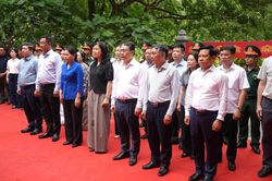 Đoàn công tác Văn phòng Trung ương Đảng tri ân các anh hùng liệt sĩ tại Quảng Trị