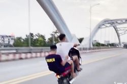 Xử lý nghiêm thanh niên điều khiển xe chạy bằng một bánh
