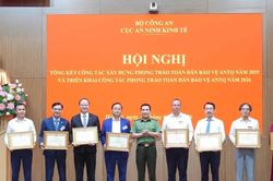 Vietcombank được Bộ Công an khen thưởng vì thành tích xuất sắc trong phong trào 'Toàn dân bảo vệ an ninh Tổ quốc'