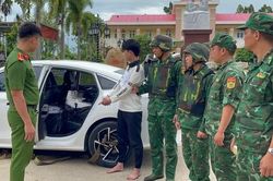 Tạm giữ 2 đối tượng trên xe ô tô chở gần 4.000 gói thuốc lá ngoại