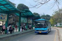 H&agrave; Nội ph&aacute;t h&agrave;nh thẻ xe bu&yacute;t điện tử cho đối tượng ch&iacute;nh s&aacute;ch