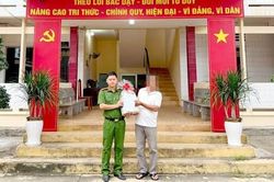 Người đàn ông có biểu hiện bất thường trên cầu lúc nửa đêm, diễn biến sau đó khiến nhiều người ấm lòng