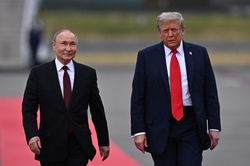 Điện đàm với Tổng thống Nga, ông Trump đề nghị giúp tìm giải pháp về Ukraine