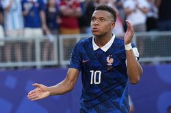 Vì sao Mbappe cũng ghi 7 bàn lại đứng trên Messi?