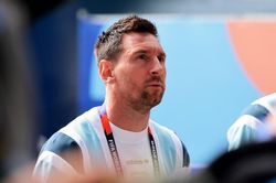 Argentina hủy tập vì mưa bão nguy hiểm, Messi và đồng đội vỡ kế hoạch