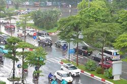 Hà Nội mưa dông, đề phòng lốc, sét