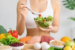 5 dưỡng chất thiết yếu phụ nữ cần bổ sung khi cắt giảm calo để giảm cân