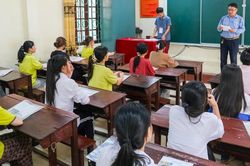Chấm thi tốt nghiệp THPT và quy trình phân cấp địa phương được kiểm soát ra sao?