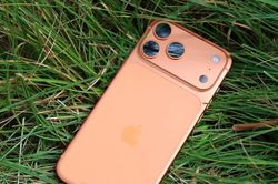 iPhone 17 Pro Max m&agrave;u Cosmic Orange sẽ bị 'ni&ecirc;m phong' 250 năm: Chuyện g&igrave; xảy ra?