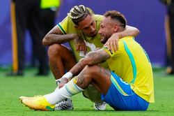 'Tôi đã cố gắng hết sức' - Neymar nghẹn ngào giã từ đội tuyển Brazil ở tuổi 34