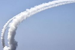 Nhà lãnh đạo Kim Jong Un giám sát cuộc thử nghiệm tên lửa chiến lược từ tàu khu trục mới nhất