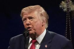 Tổng thống Trump lại g&acirc;y 'b&atilde;o' khi đăng ảnh chế vợ chồng &ocirc;ng Obama