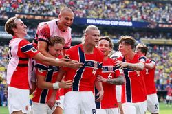 Na Uy g&acirc;y sốc khi đ&aacute;nh bại Brazil, v&agrave;o tứ kết World Cup