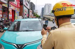 Camera nghiệp vụ gi&uacute;p CSGT H&agrave; Nội n&acirc;ng cao hiệu quả xử l&yacute; vi phạm