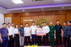 Đo&agrave;n c&ocirc;ng t&aacute;c B&aacute;o Đại đo&agrave;n kết l&agrave;m việc v&agrave; tặng qu&agrave; tại x&atilde; Kỳ Anh (H&agrave; Tĩnh)