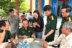 Chuẩn bị lấy mẫu ADN xác minh thông tin thân nhân liệt sĩ Huỳnh Văn Quên