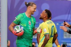 Neymar nói gì với thủ môn Na Uy?
