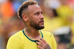 Neymar chia tay tuyển Brazil
