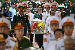 Lễ di quan hài cốt liệt sĩ tại công viên Lê Thị Riêng