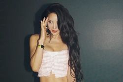Vóc dáng khó tin của nữ ca sĩ 46 tuổi