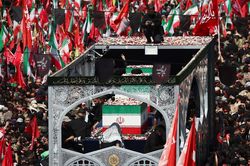 H&agrave;ng triệu người đổ về Tehran đưa tiễn Đại gi&aacute;o chủ Ali Khamenei
