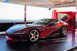 Thấy gì khi 'hộp số sàn' quay lại trên Ferrari 12Cilindri Manuale?