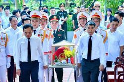 Thủ tướng: Nguyện làm hết sức mình tìm kiếm, đưa các Anh hùng liệt sĩ về với gia đình, quê hương
