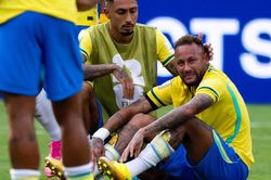 Neymar gi&atilde; từ đội tuyển Brazil
