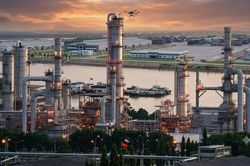 OPEC+ nhất tr&iacute; tiếp tục tăng nhẹ sản lượng dầu