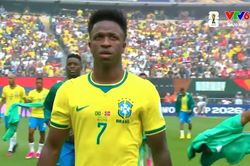 Vinicius lên tiếng về quả phạt đền trong trận Brazil thua Na Uy