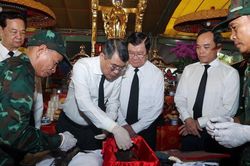 Chùm ảnh: Thủ tướng Chính phủ Lê Minh Hưng dự lễ triển khai tìm kiếm, quy tập hài cốt liệt sĩ tại Công viên Lê Thị Riêng, phường Hòa Hưng, TPHCM