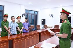 Tuyên Quang: Thi hành lệnh giữ người khẩn cấp đối với 1 giáo viên liên quan vụ 'điểm 10 môn Toán'