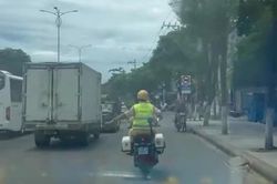 Cảnh s&aacute;t giao th&ocirc;ng Đ&agrave; Nẵng kịp thời mở đường đưa bệnh nh&acirc;n chấn thương sọ n&atilde;o đi cấp cứu